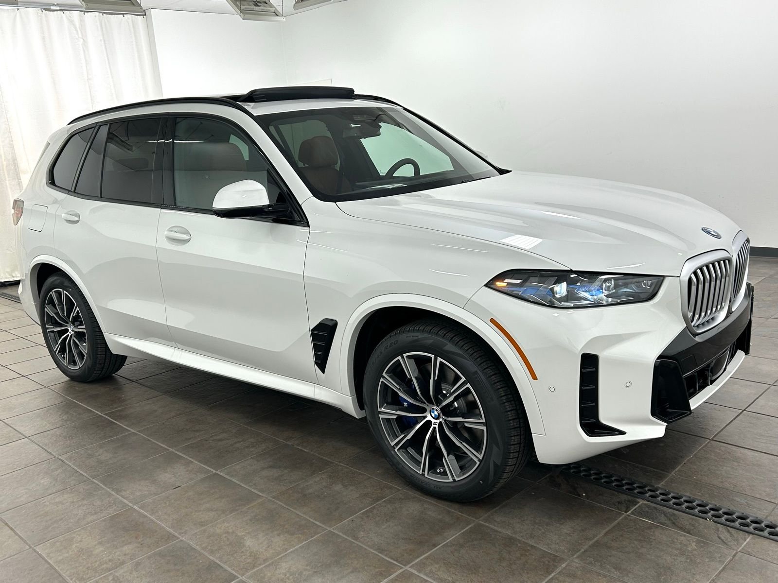 New 2026 Mineral White Metallic BMW xDrive50e image 6