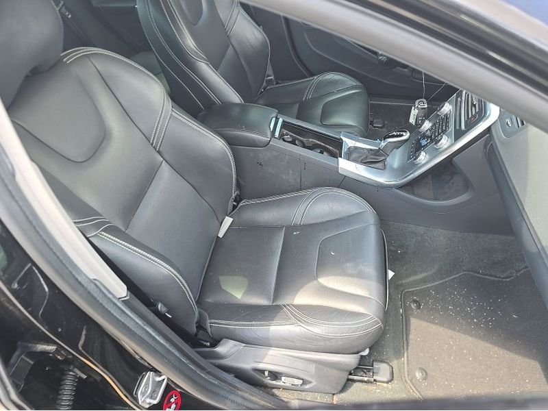 Used 2018 Onyx Black Metallic Volvo Dynamic image 16