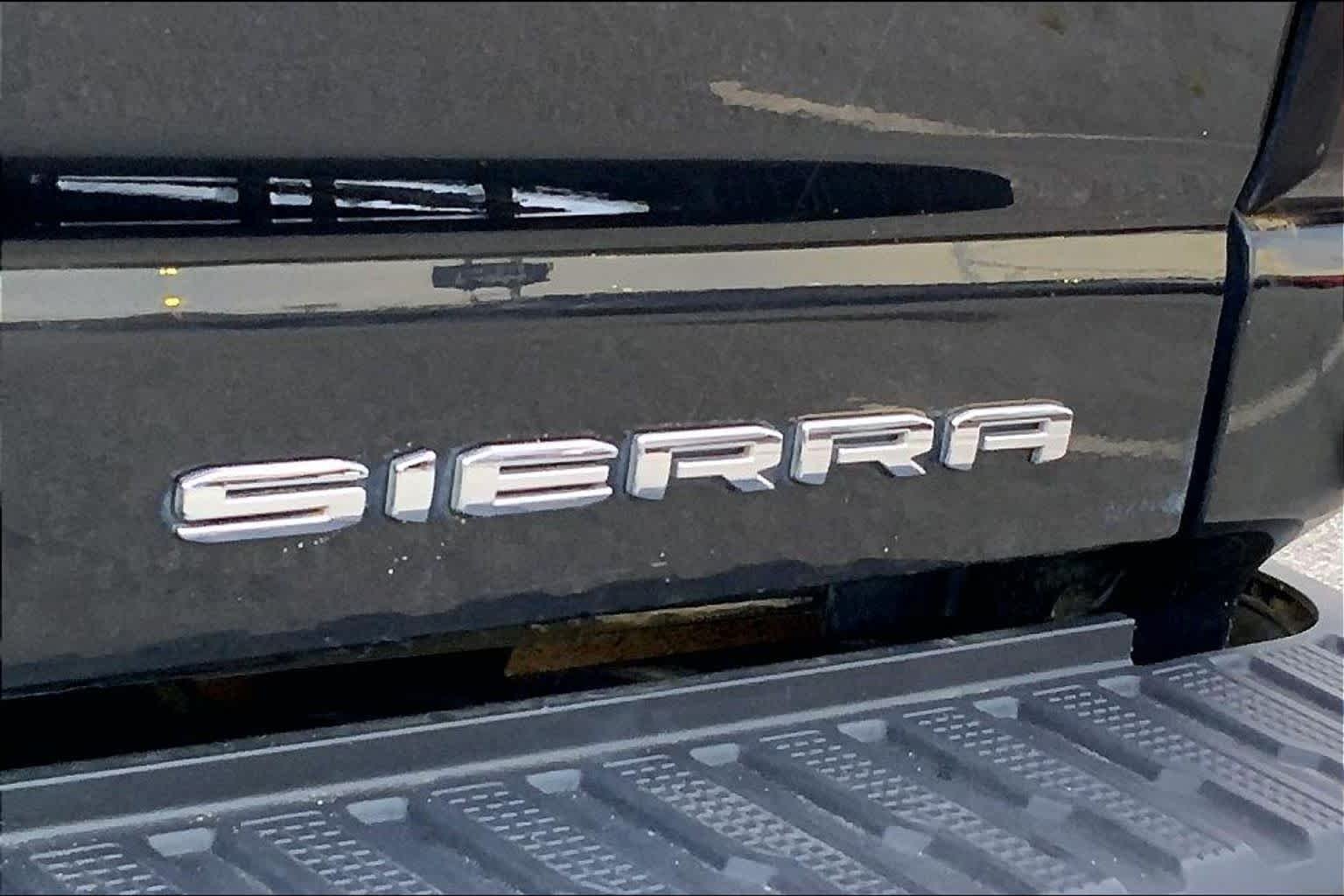 Used 2022 Ebony Twilight Metallic GMC Denali image 9