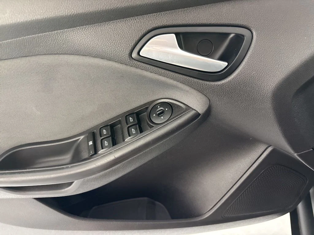 Used 2014 Black Ford SE image 19