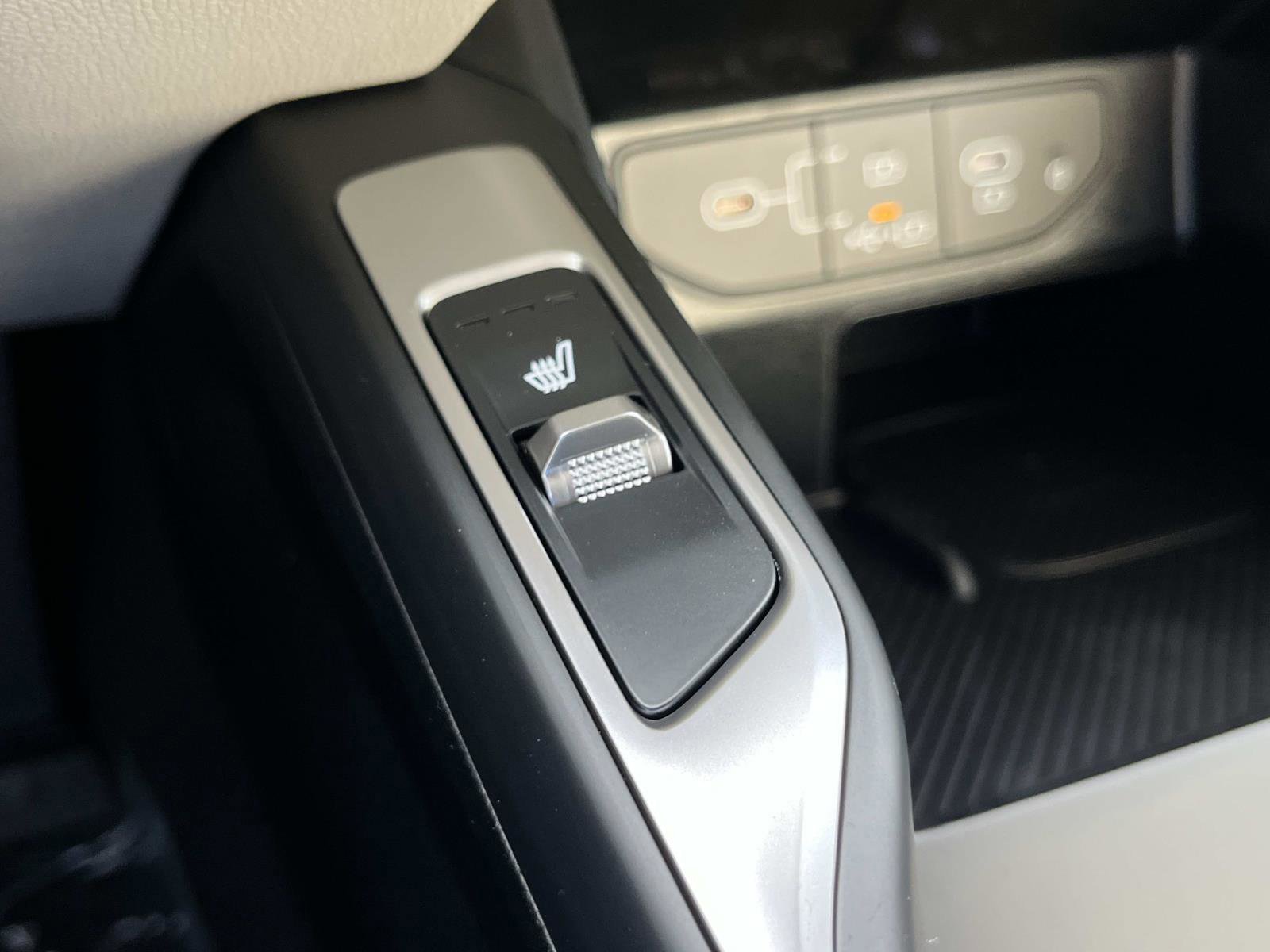 New 2026 Glacial White Pearl Kia EX image 32