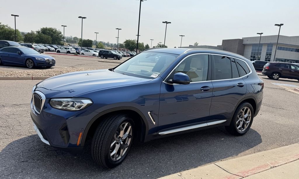 Used 2024 Blue BMW xDrive30i image 4