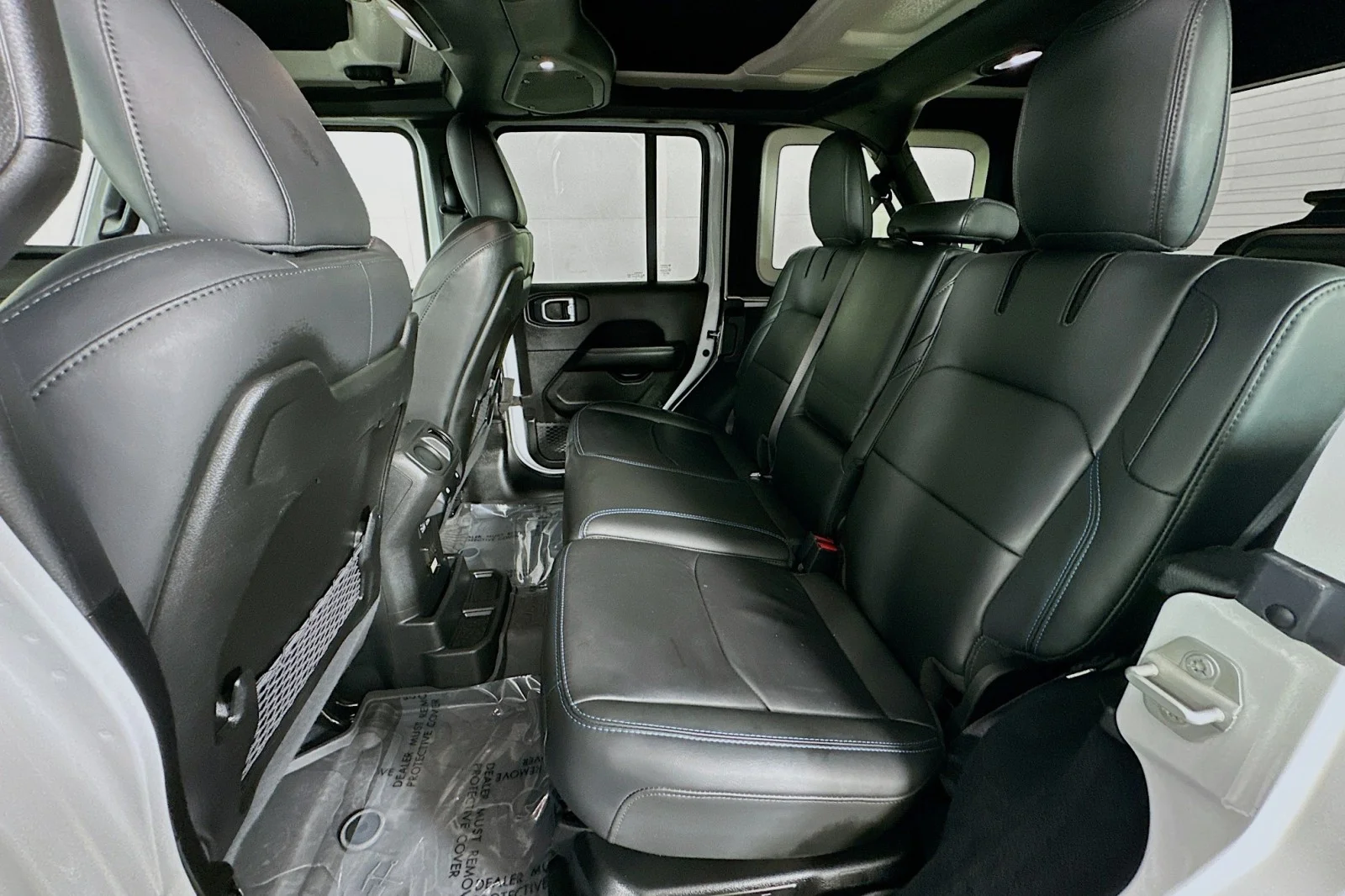 Used 2024 Bright White Clearcoat Jeep Rubicon X image 9