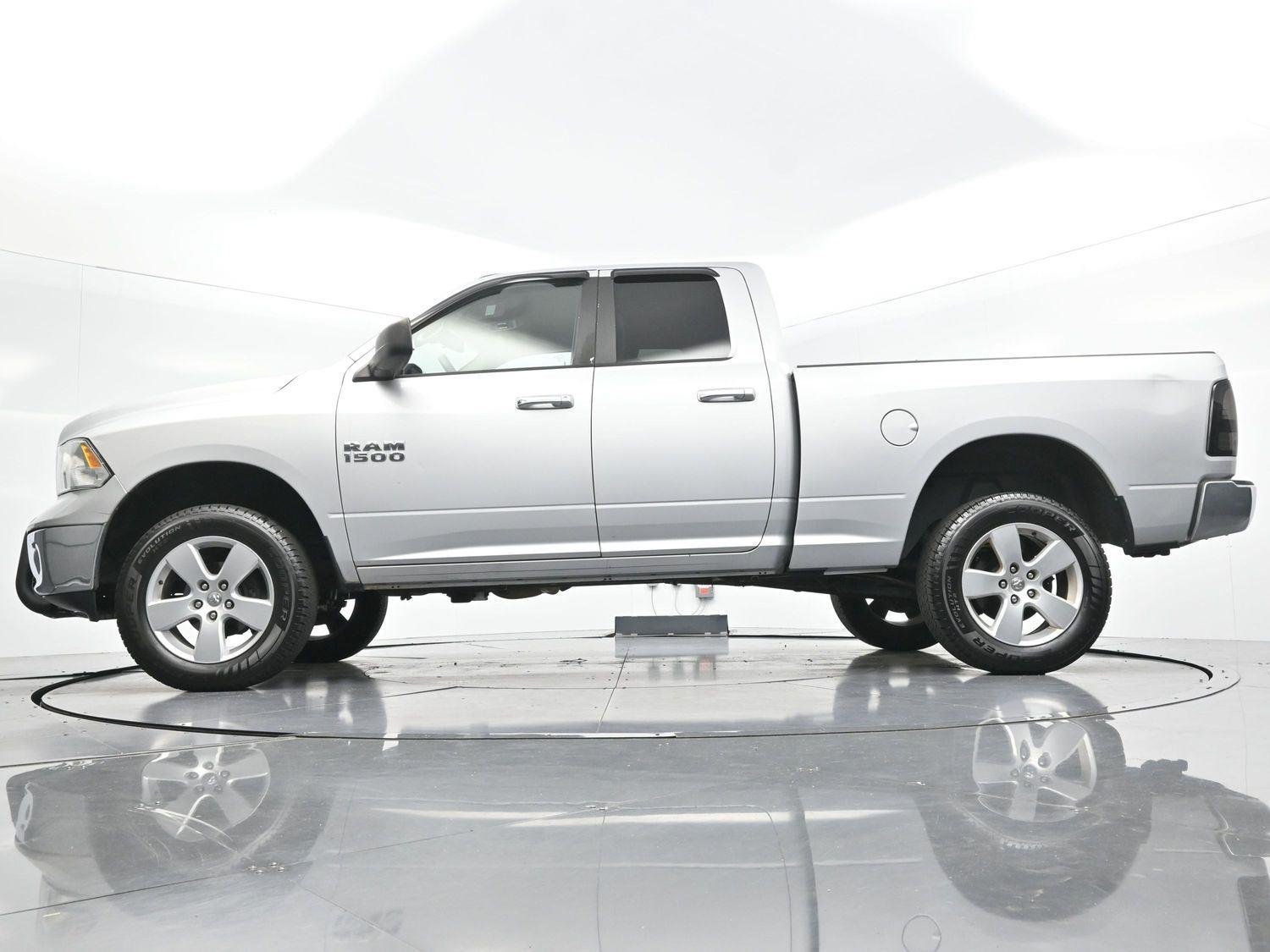 Used 2015 Bright Silver Metallic Clearcoat Ram SLT image 41