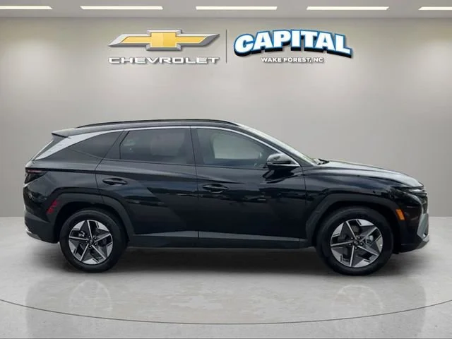 Used 2025 Black Hyundai SEL Convenience image 7