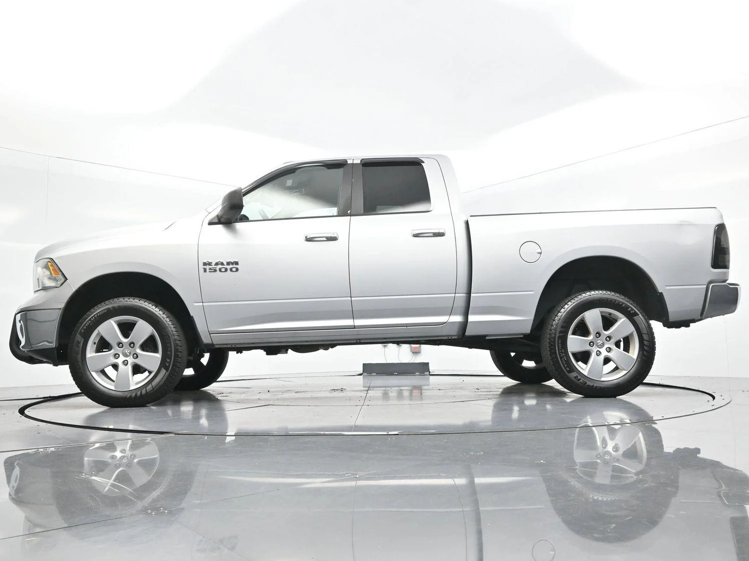 Used 2015 Bright Silver Metallic Clearcoat Ram SLT image 41