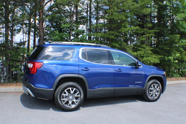Certified Used 2023 Ultra Blue Metallic GMC SLE image 2