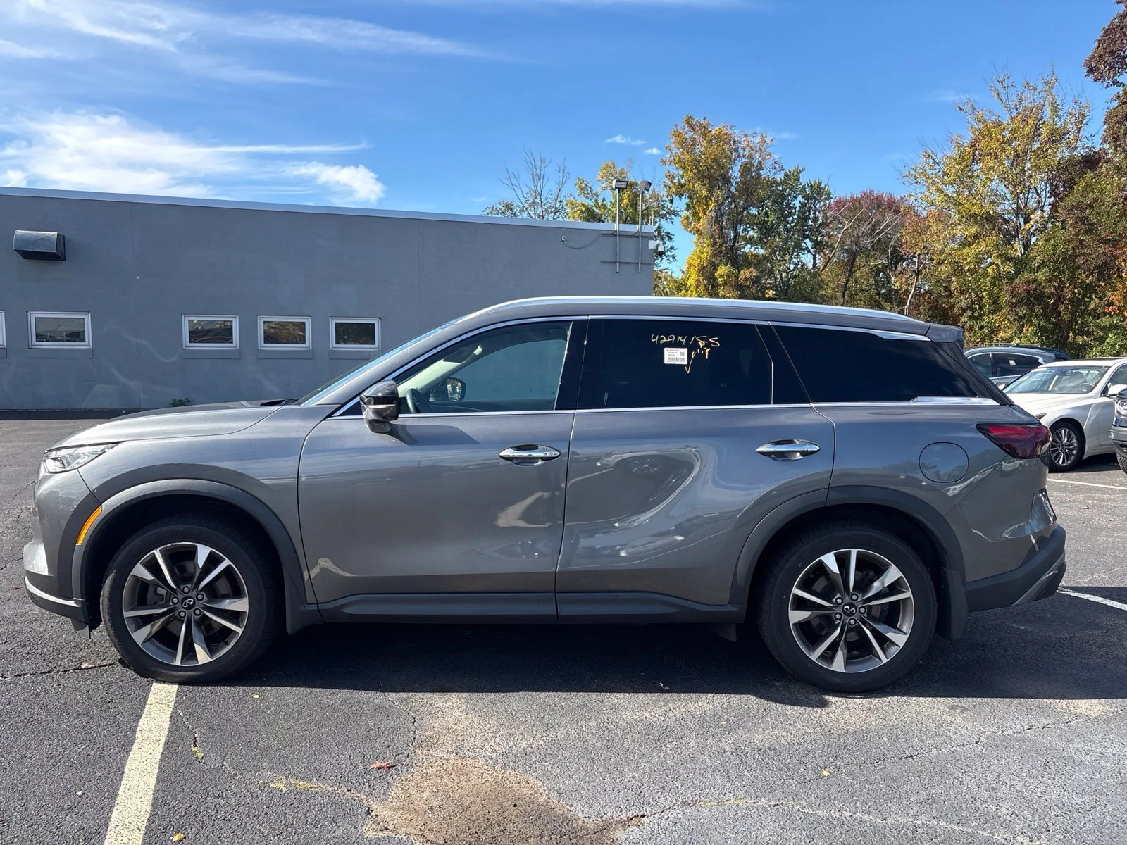 Used 2023 Graphite Shadow INFINITI LUXE image 4