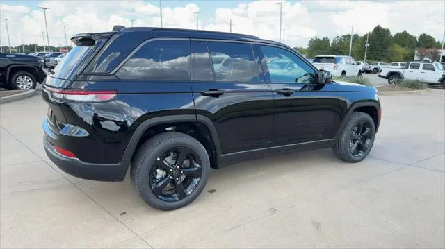 New 2027 High-Gloss Black Paint Jeep Limited image 9