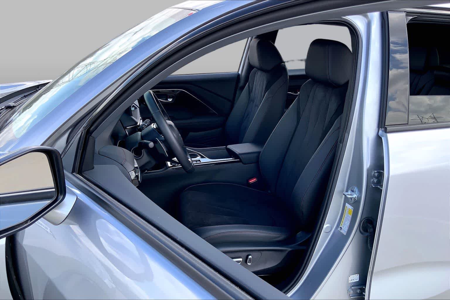 Used 2025 Solar Silver Metallic Acura w/A-Spec Package image 8
