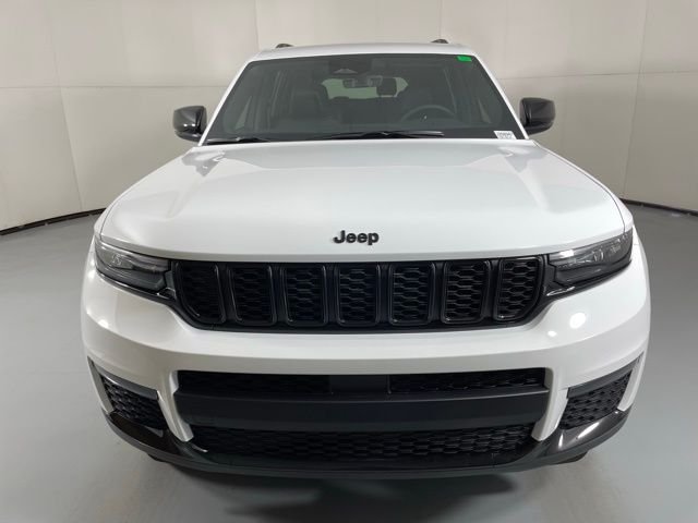 New 2025 Bright White Clear-Coat Exterior Paint Jeep Limited image 3