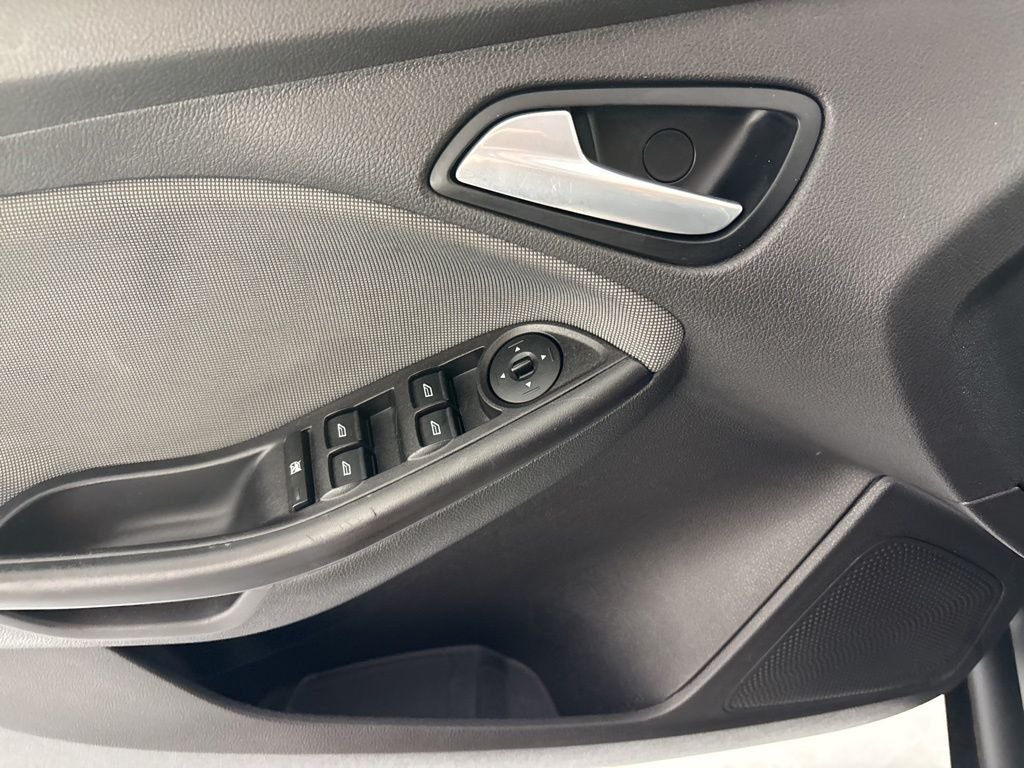 Used 2014 Black Ford SE image 19