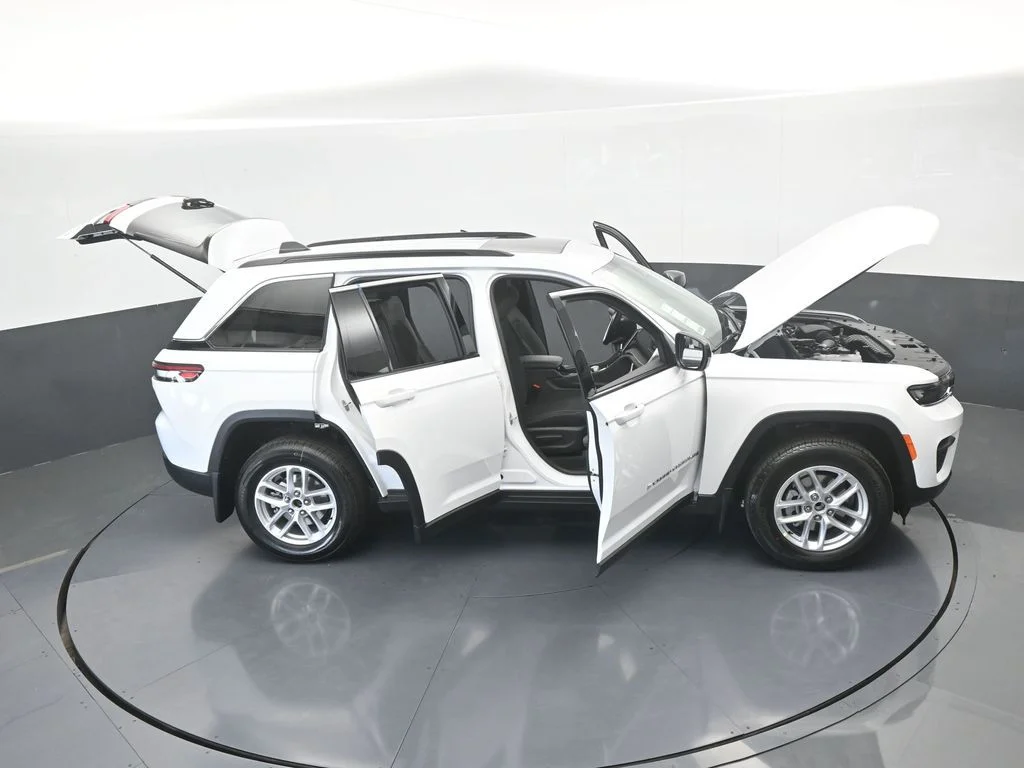 Used 2025 Bright White Clearcoat Jeep Laredo X image 64