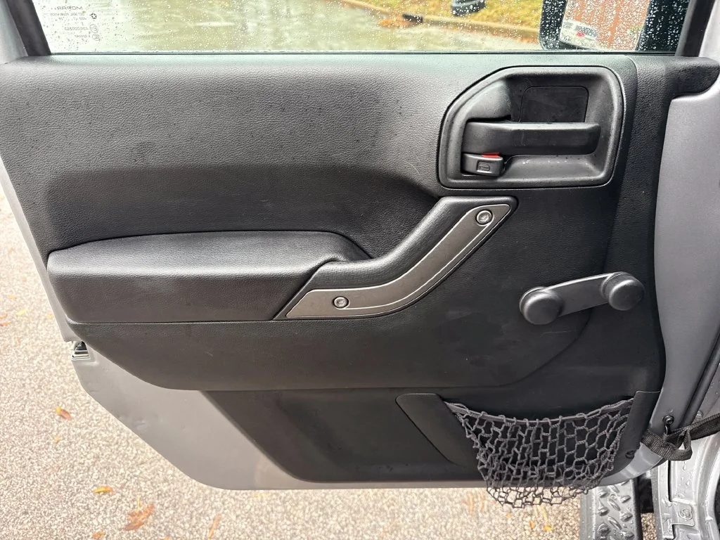 Used 2018 Silver Jeep Unlimited Sport image 13