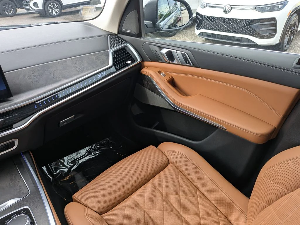 Used 2024 Black BMW xDrive40i image 16