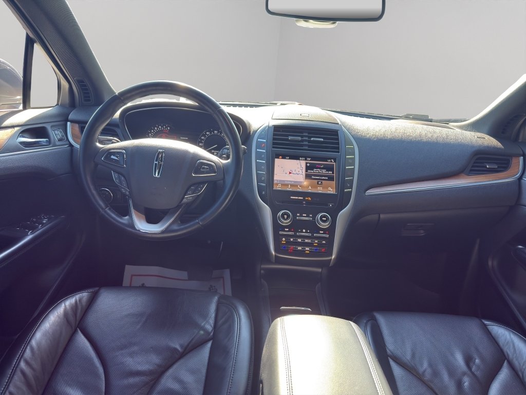 Used 2019 White Platinum Metallic Tri-Coat Lincoln Reserve image 19