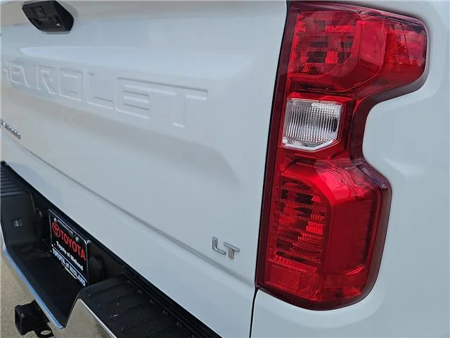 Used 2025 Summit White Chevrolet LT w/1LT 4x4 Crew Cab 5.75 ft. box 147.4 in. WB image 8