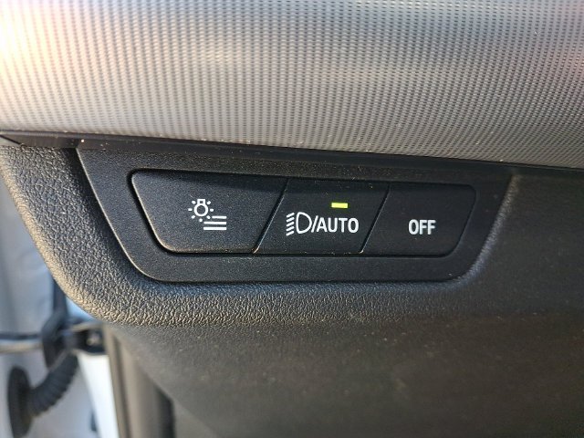 Used 2023 White BMW xDrive28i image 28
