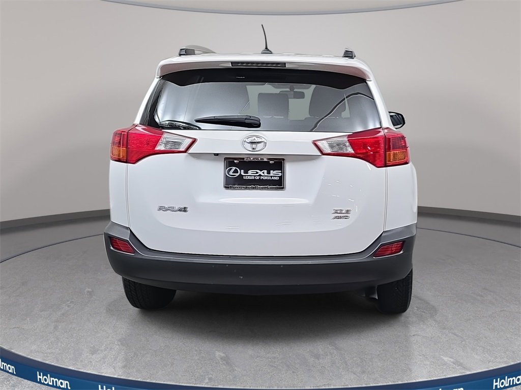 2015 Toyota RAV4 XLE photo 3