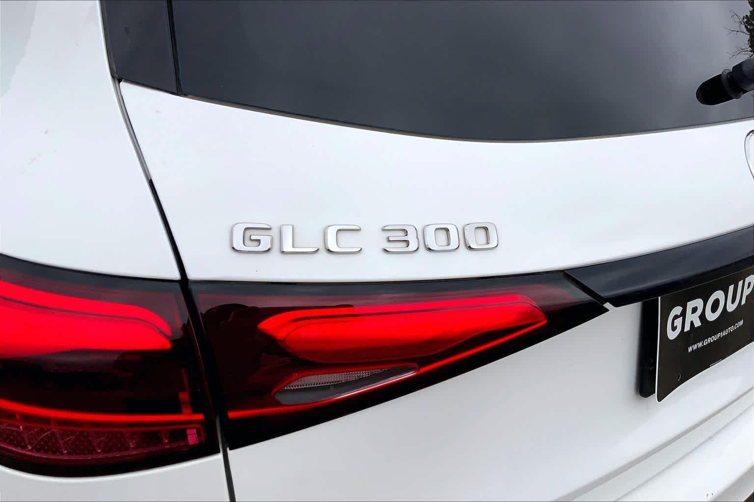 Used 2025 Polar White Mercedes-Benz GLC 300 image 10