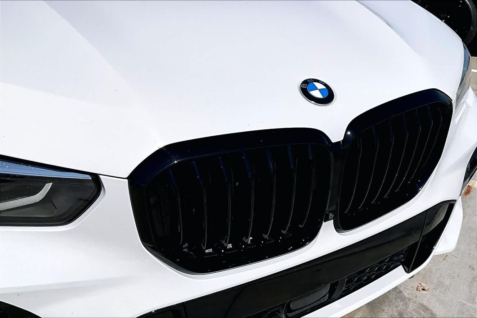 Used 2022 Alpine White BMW sDrive40i image 29