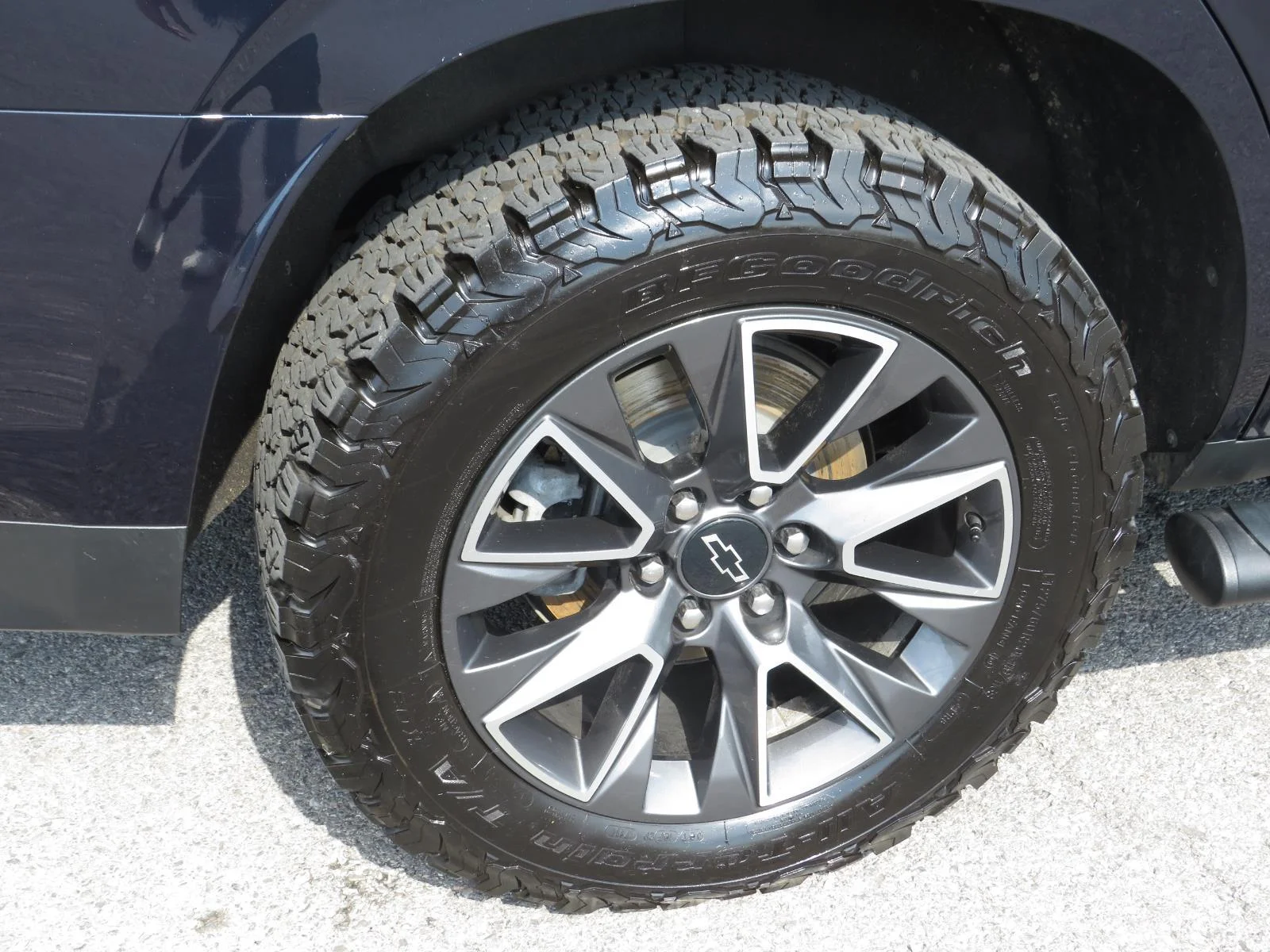 Used 2023 Midnight Blue Metallic Chevrolet Z71 image 9