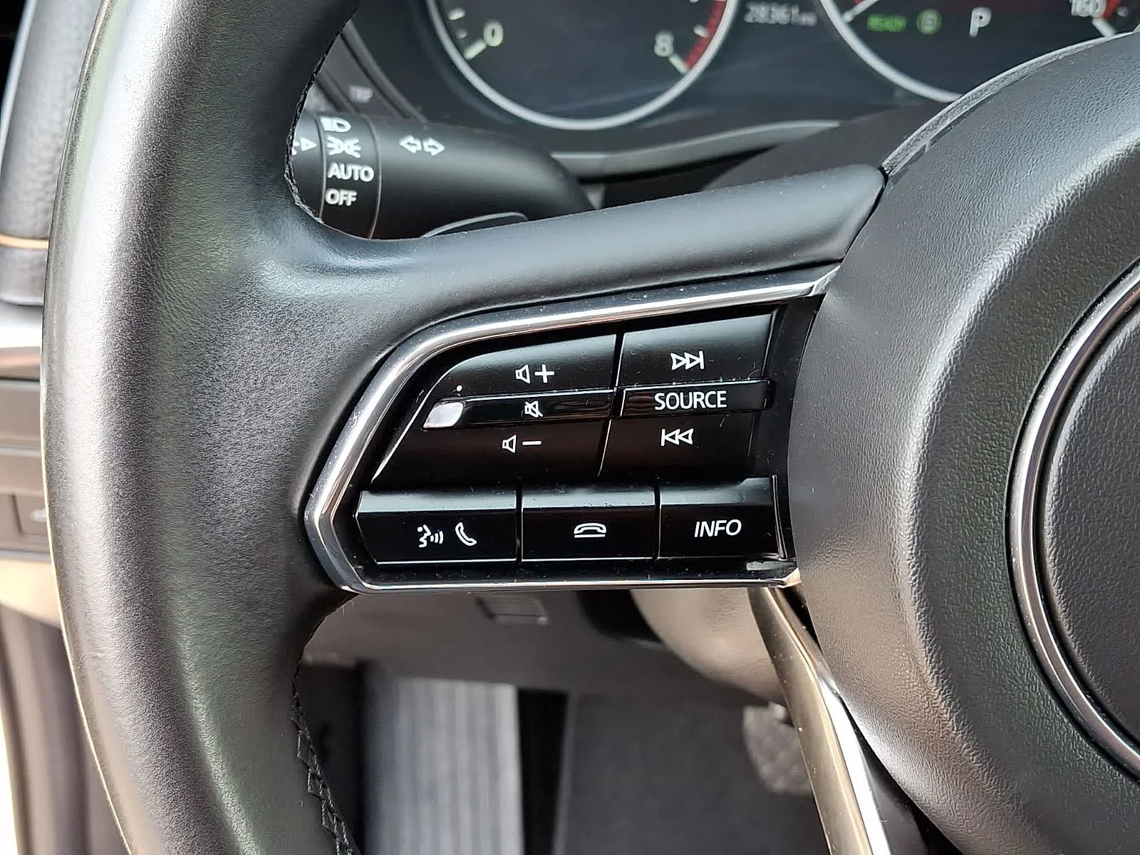 Used 2025 Rhodium White Premium Mazda Preferred Package image 25
