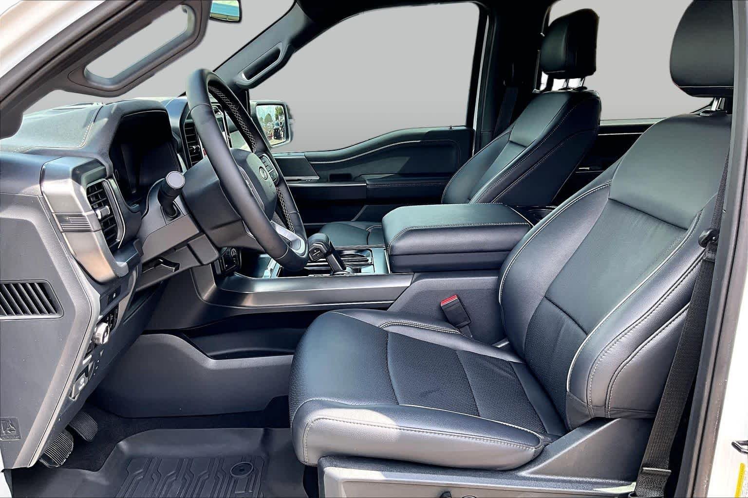 Used 2025 Oxford White Ford LARIAT image 10