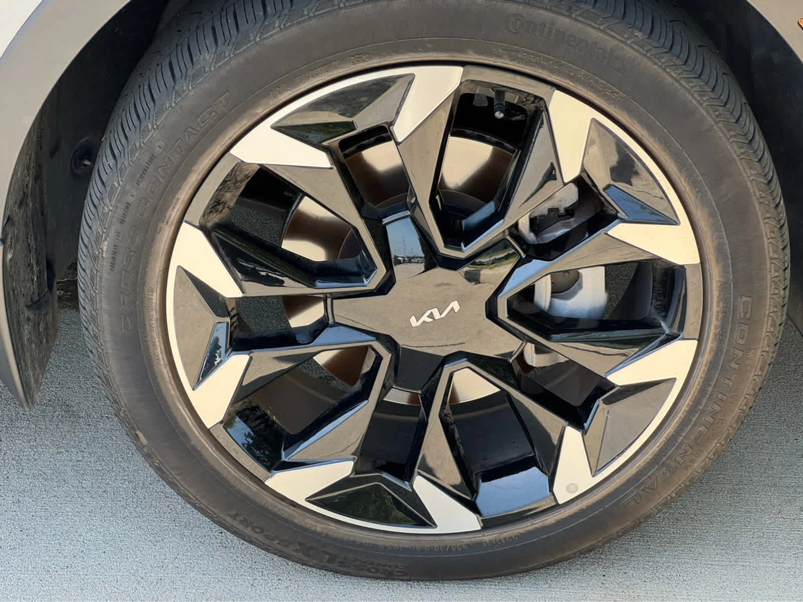 Used 2025 Wolf Gray Kia SX image 10