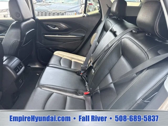 Used 2024 White GMC SLT image 25