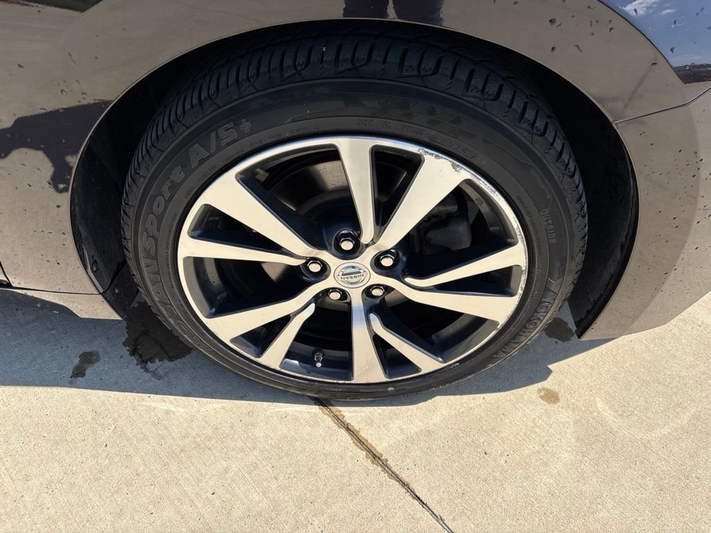 Used 2016 Bordeaux Nissan Platinum image 10
