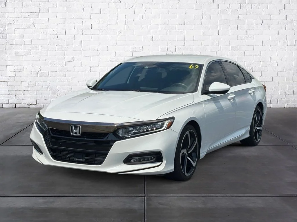 Used 2019  Honda Sport image 2
