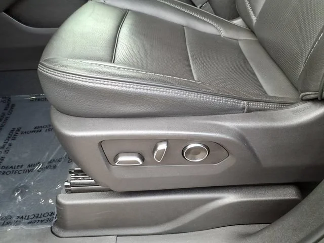 Used 2025 Onyx Black GMC Denali image 21