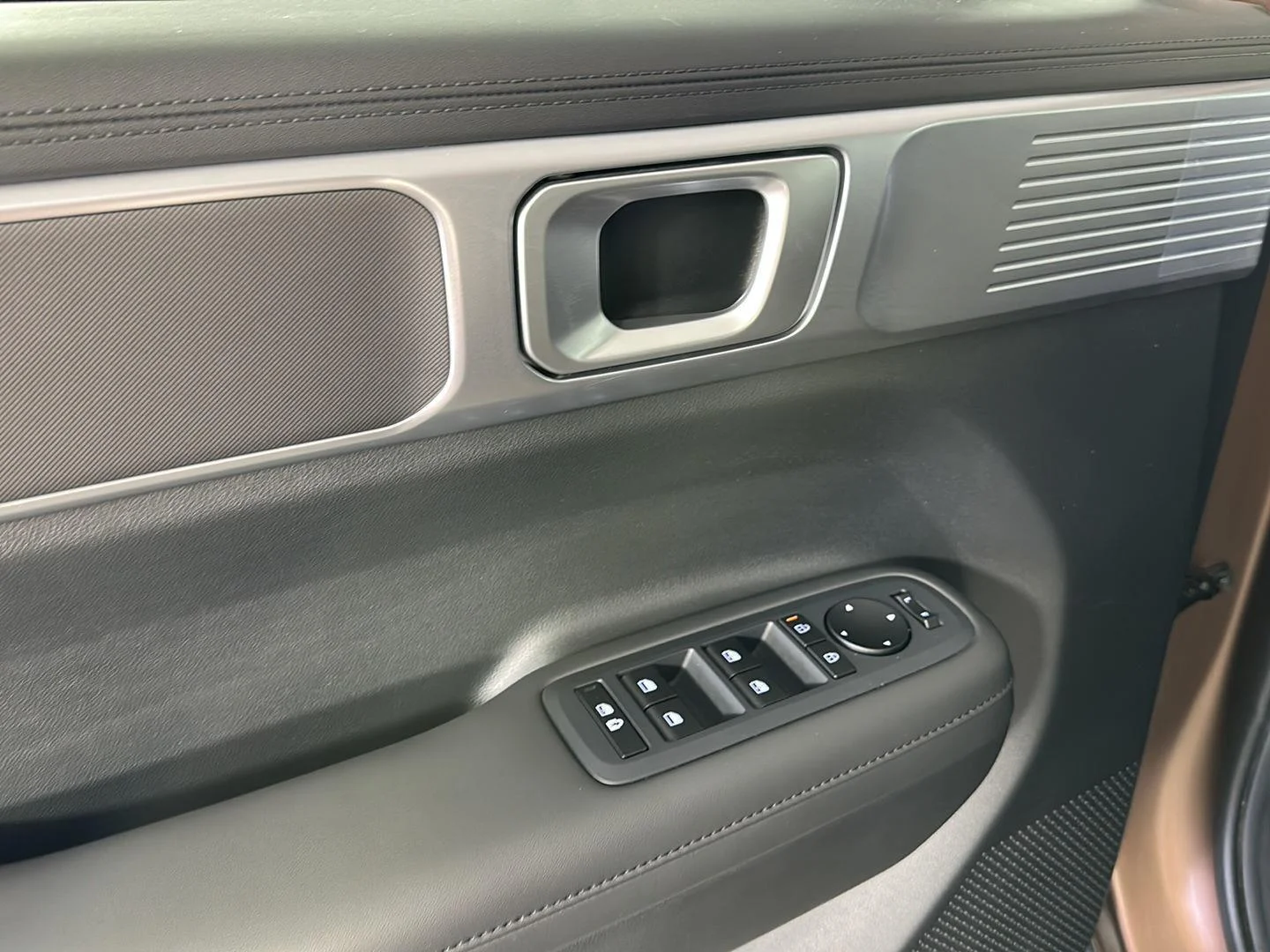 Used 2024 Earthy Brass Matte Hyundai XRT image 9
