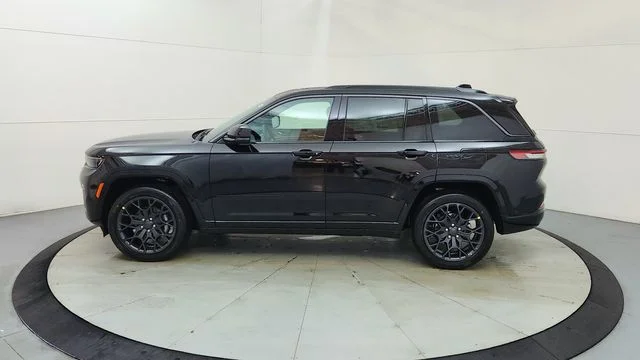 New 2026 Diamond Black Crystal Pearl-Coat Exterior Paint Jeep Summit image 6