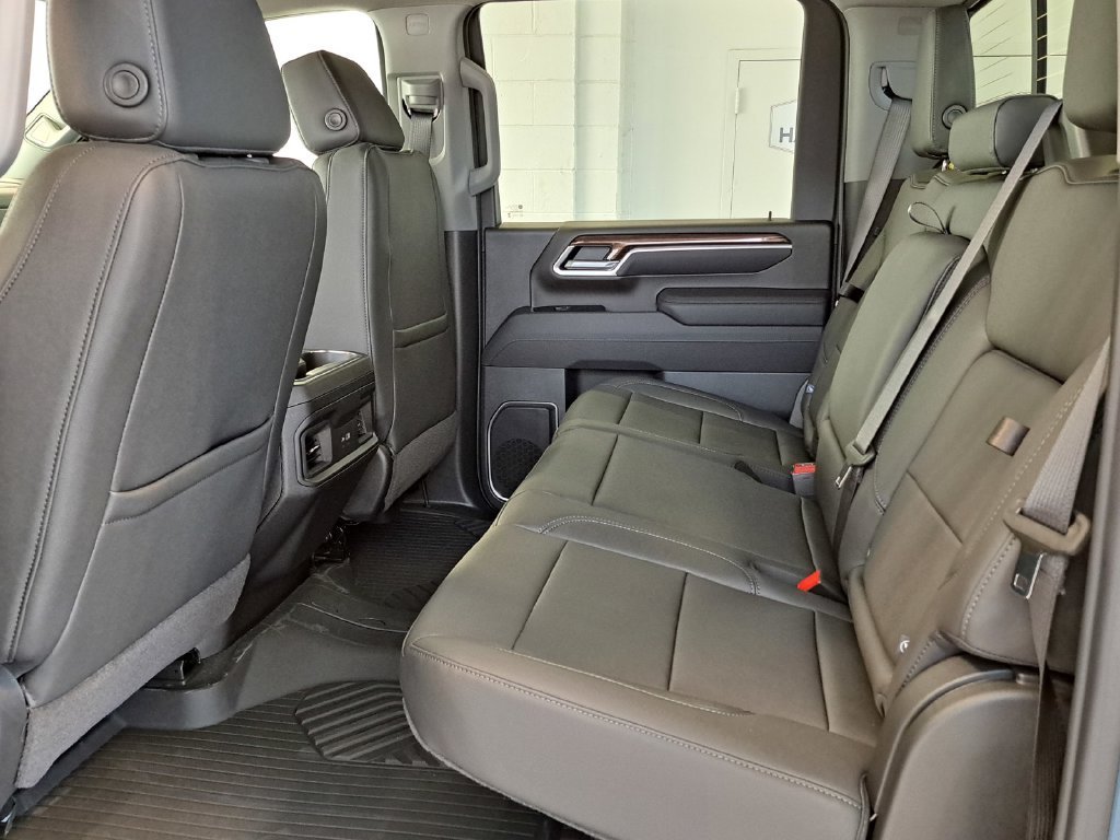 2026 Chevrolet Silverado 2500 HD LT Crew Cab Pickup Slide 12