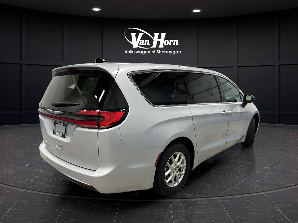 Used 2024 Silver Mist Clearcoat Chrysler Touring L image 7