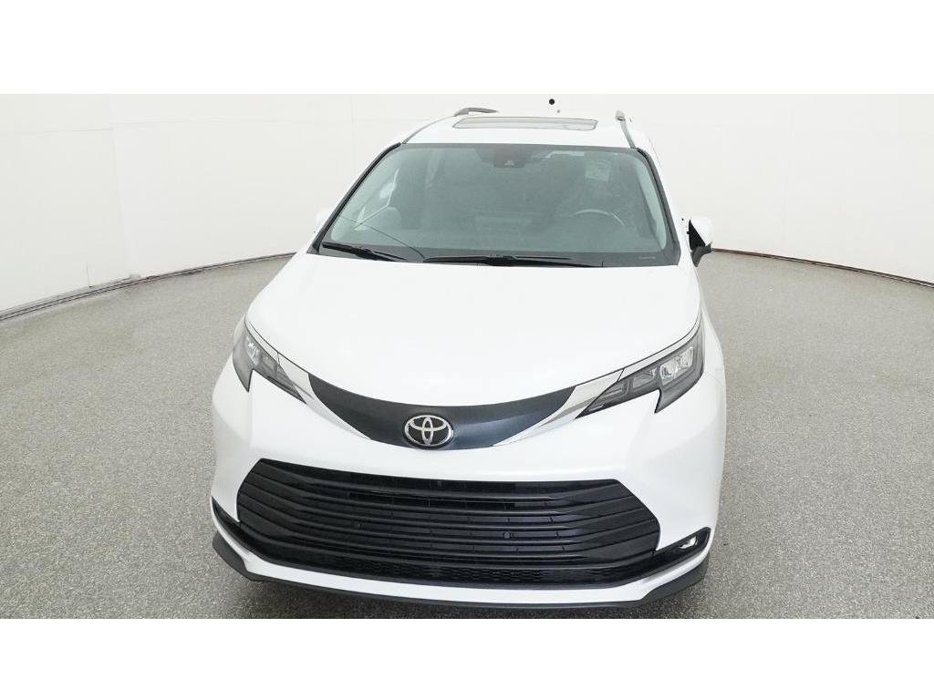 New 2026 Wind Chill Pearl Toyota XLE image 15