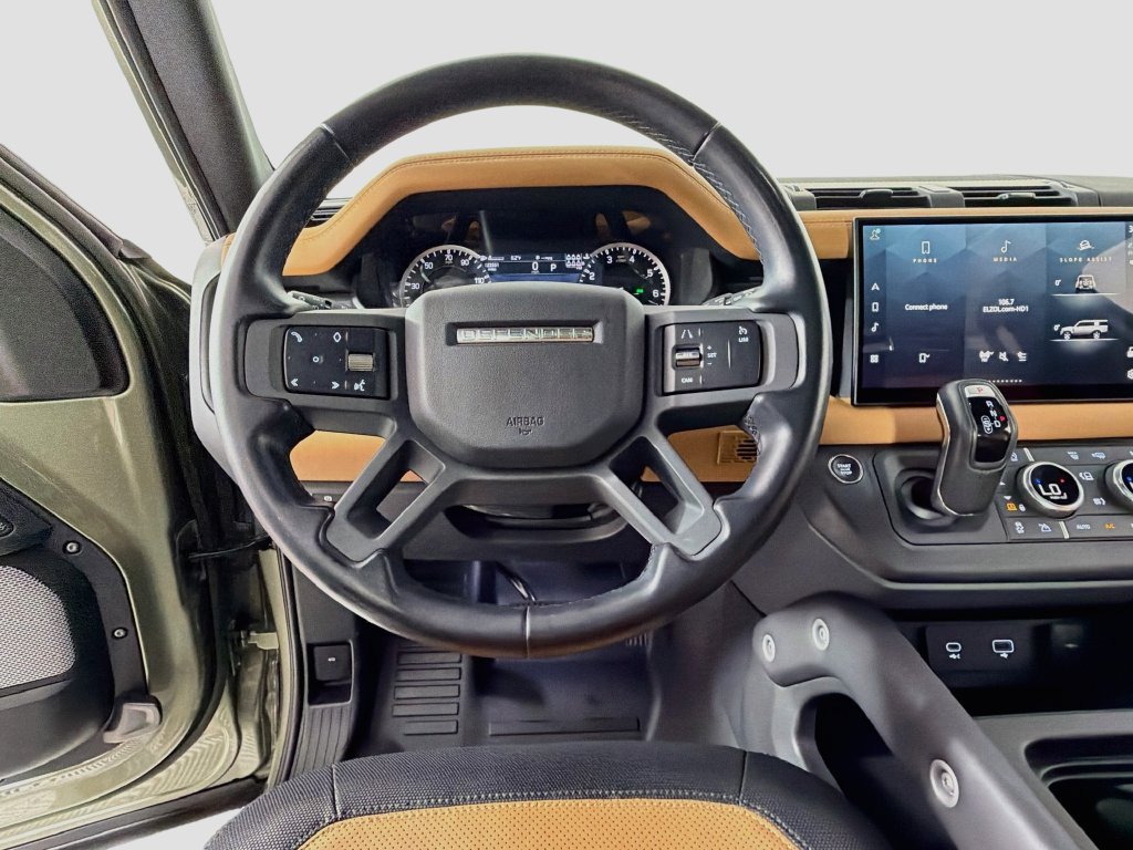 Certified Used 2023 Green Land Rover X-Dynamic SE image 11