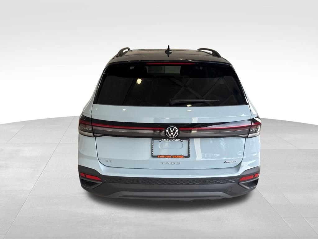 2025 Volkswagen Taos SE photo 4