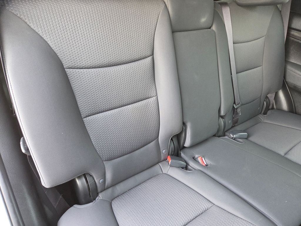 Used 2012 Silver Kia LX image 19
