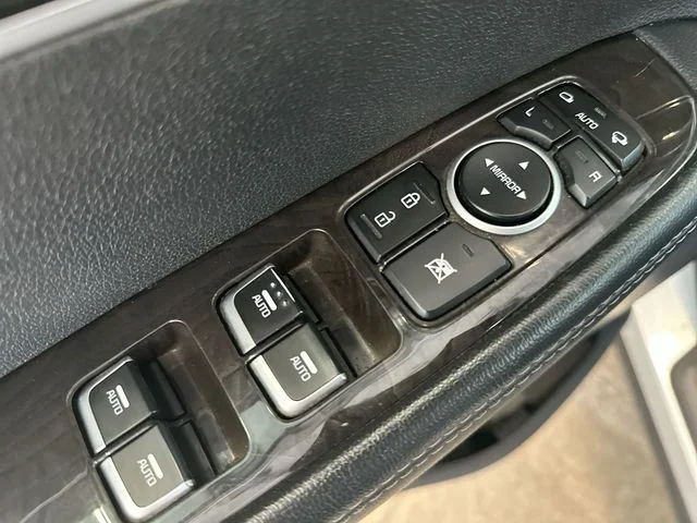Used 2017 Silver Kia EX image 17