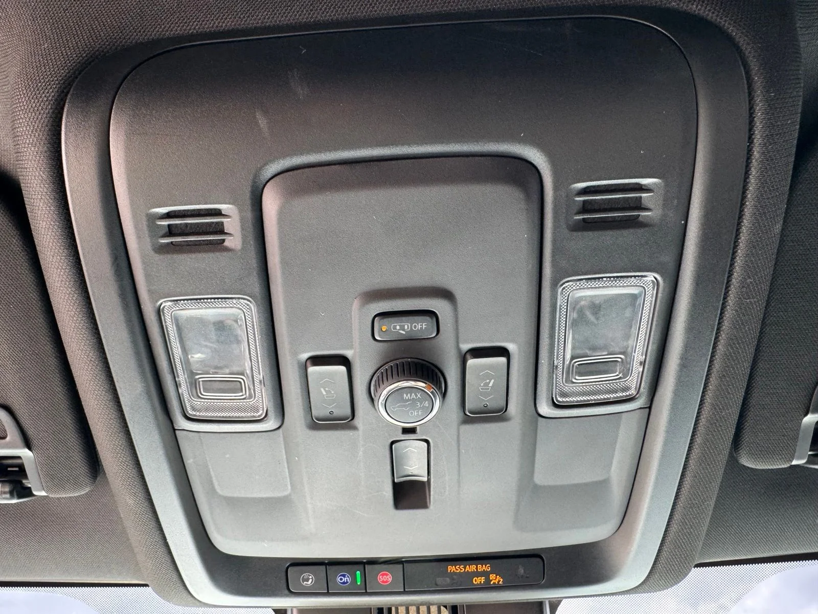 Used 2025 Silver GMC Denali image 27