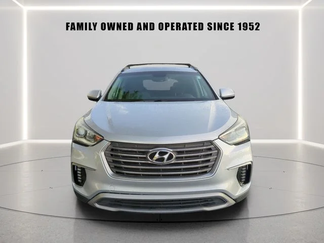 Used 2018 Silver Hyundai SE image 6