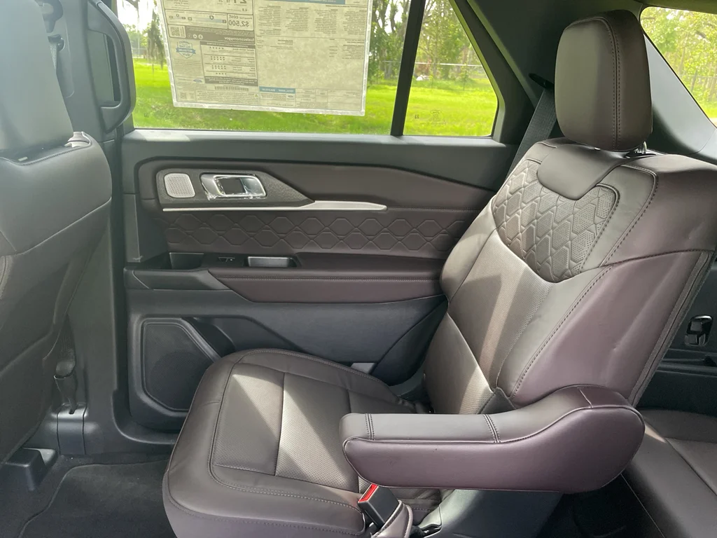 2025 Ford Explorer Platinum - Photo 17