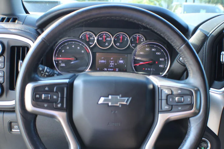 Used 2021 SUMMIT WHITE Chevrolet LT Trail Boss image 9
