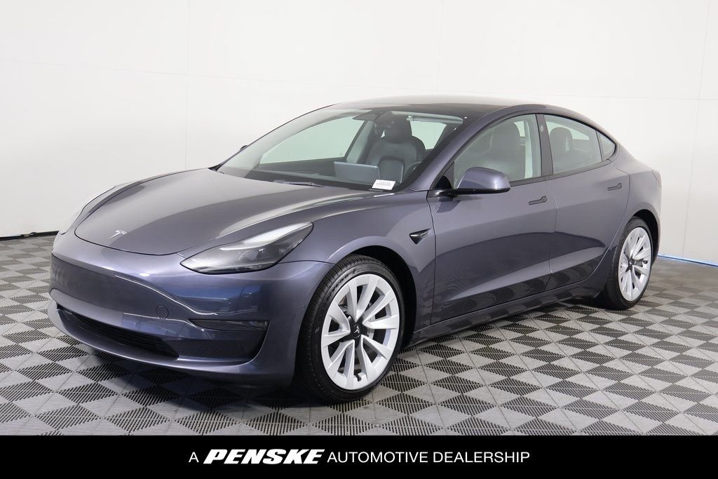 Used 2022  Tesla Base image 1