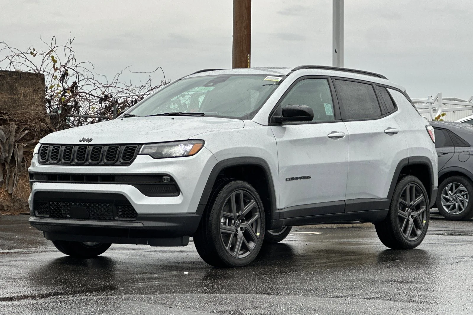 New 2026 Silver Zynith Metallic Clear-Coat Exterior Paint Jeep Latitude Altitude image 8