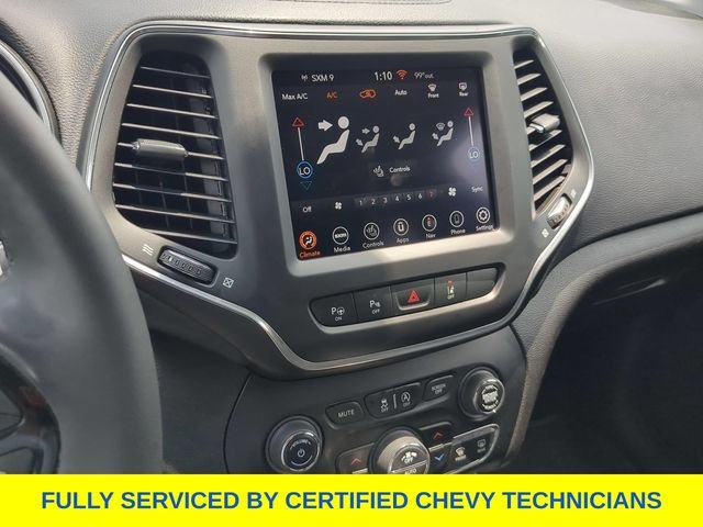Used 2023 White Jeep Altitude image 34