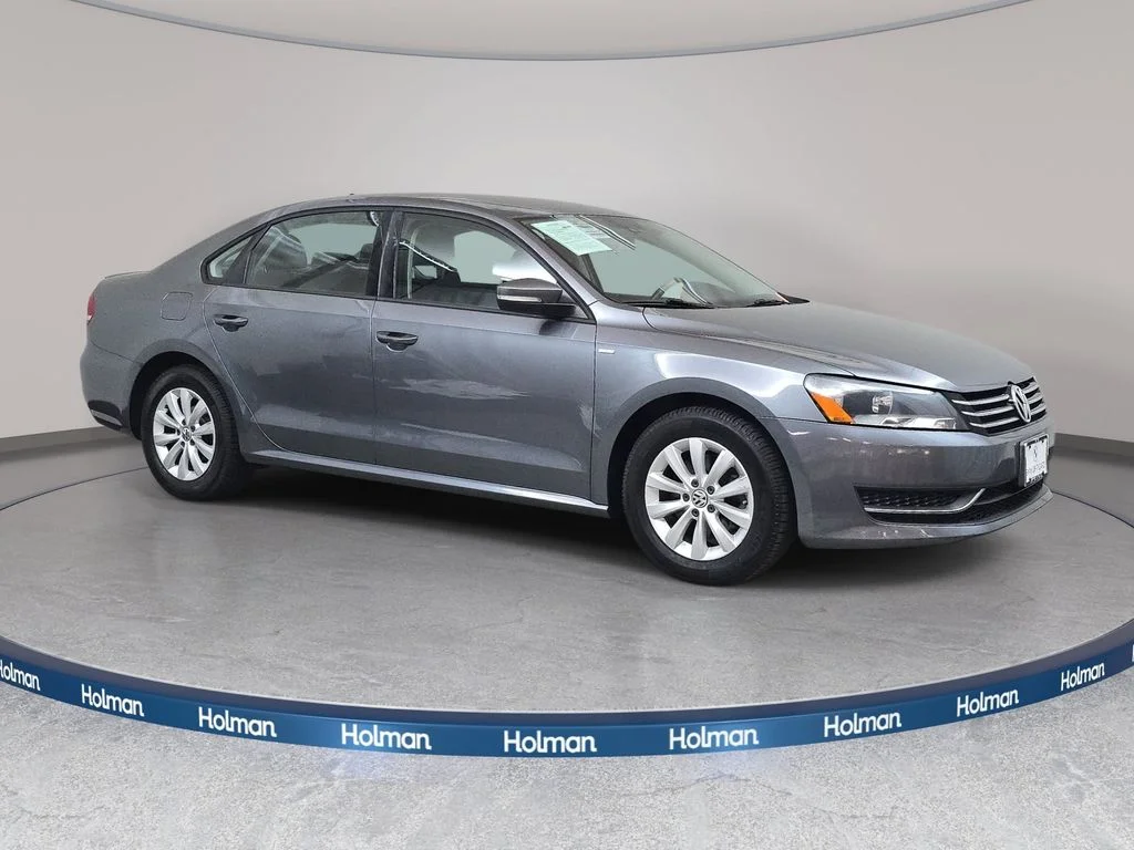 Used 2014 Platinum Gray Metallic Volkswagen 2.5L Wolfsburg Edition image 4